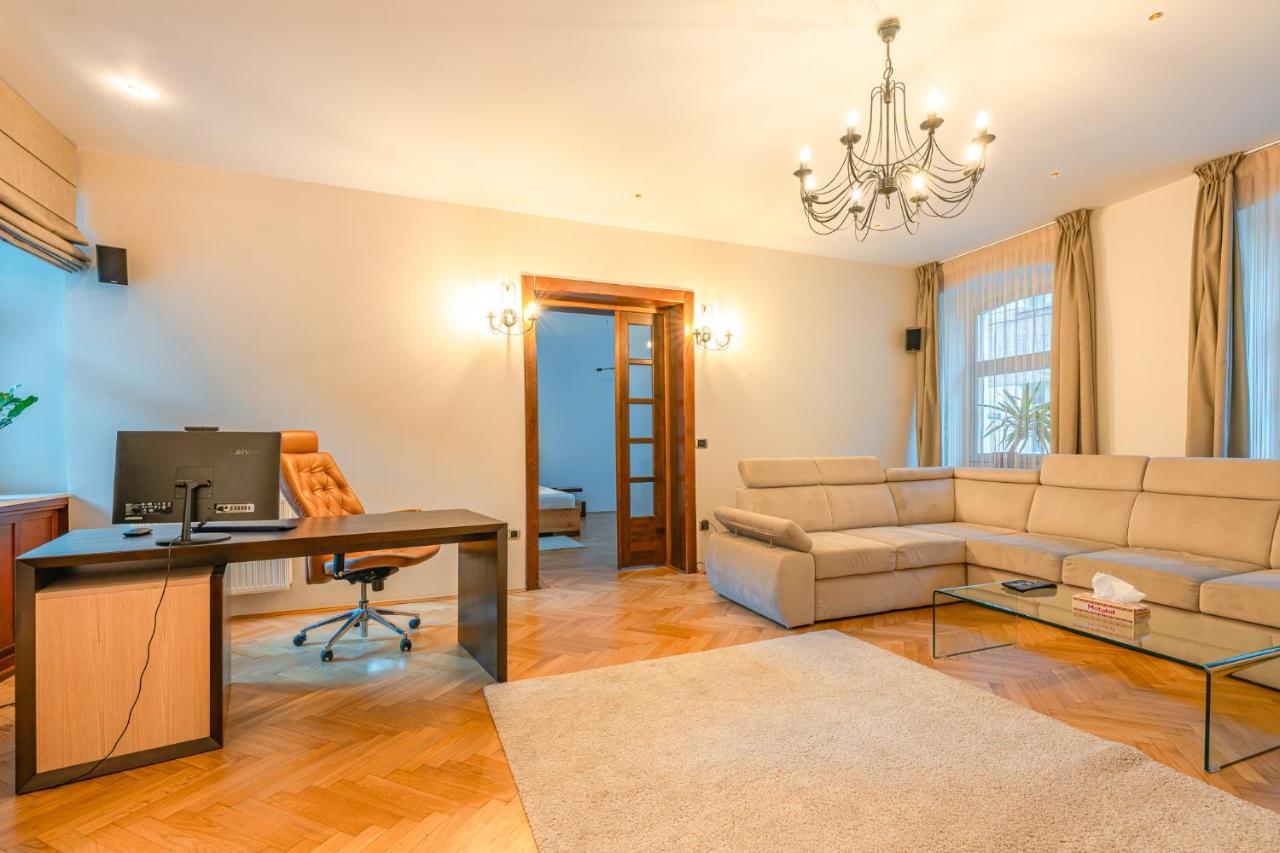 Premium Suites Postavarului บราชอฟ ภายนอก รูปภาพ